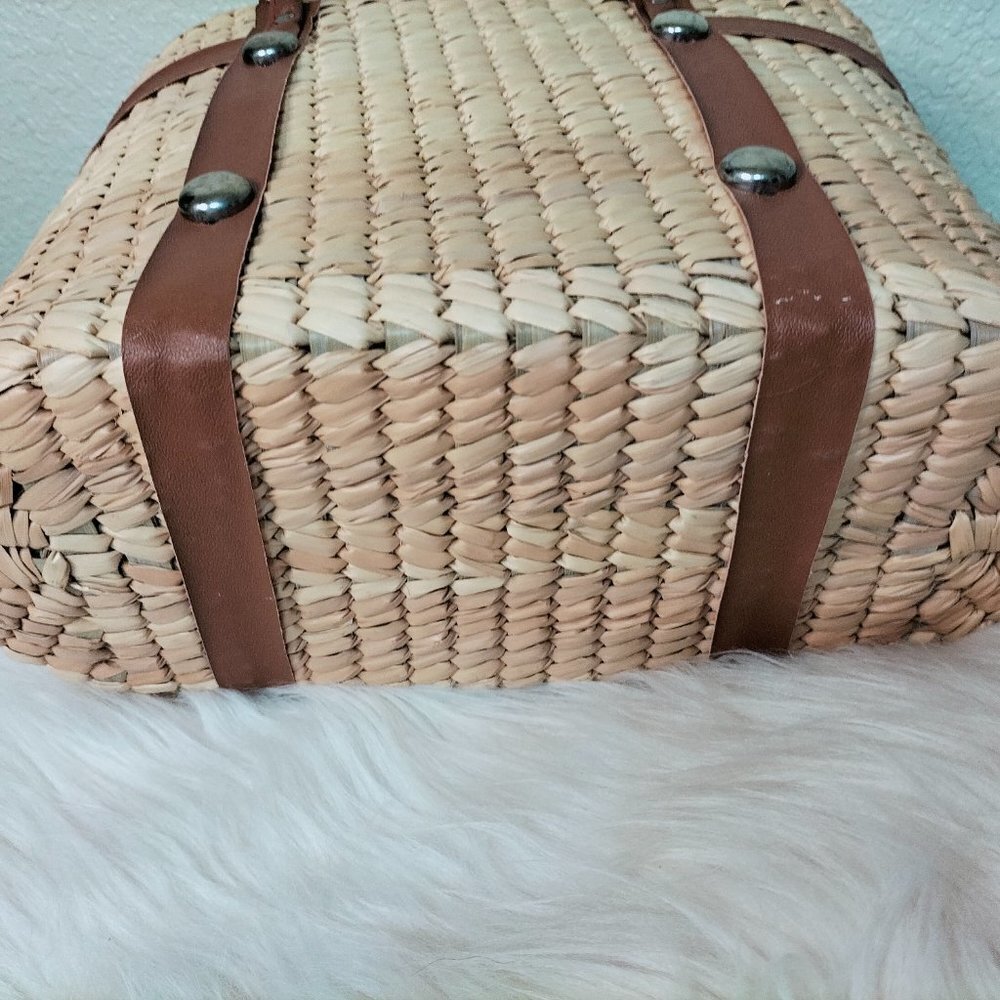 (#447) Vintage Straw Leather Trim Handbag - Picture 5 of 8